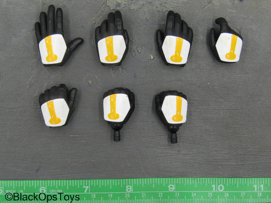 Star Wars Artillery Stormtrooper - Male Armored Gloved Hand Set