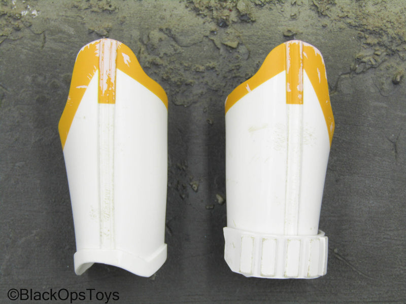 Load image into Gallery viewer, Star Wars Artillery Stormtrooper - White &amp; Yellow Thigh Armor
