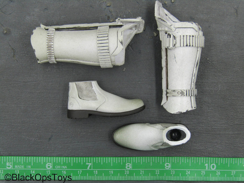 Load image into Gallery viewer, Star Wars Tank Commander - White Boots w/Shin Guards (Peg Type)

