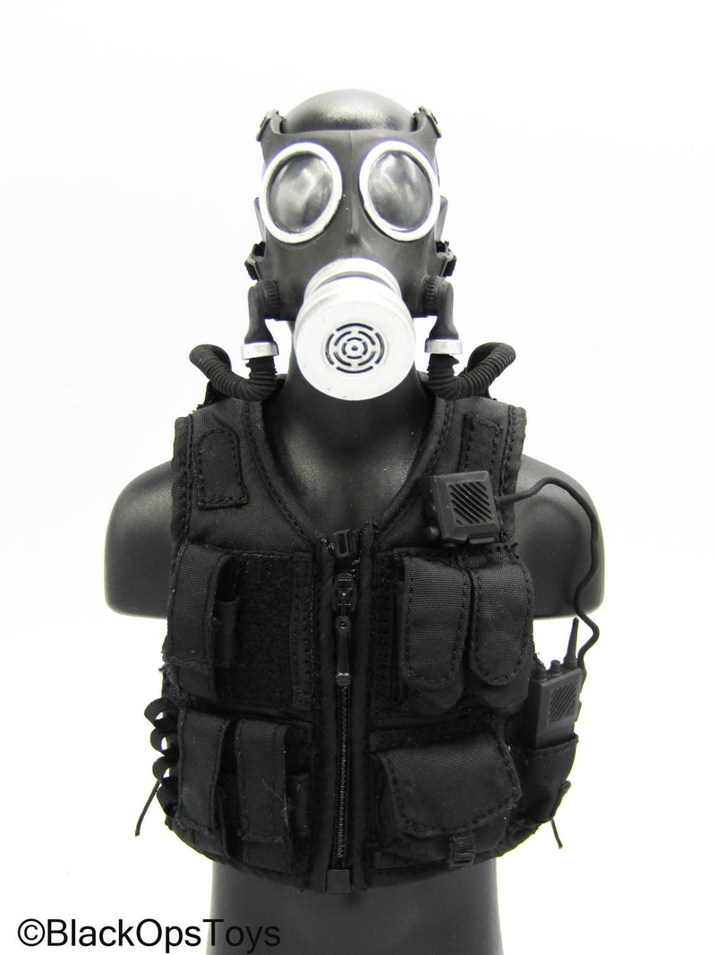 Load image into Gallery viewer, Rainbow Six Siege - Smoke - Black Combat Vest w/Gas Mask &amp; Magnetic Pouches
