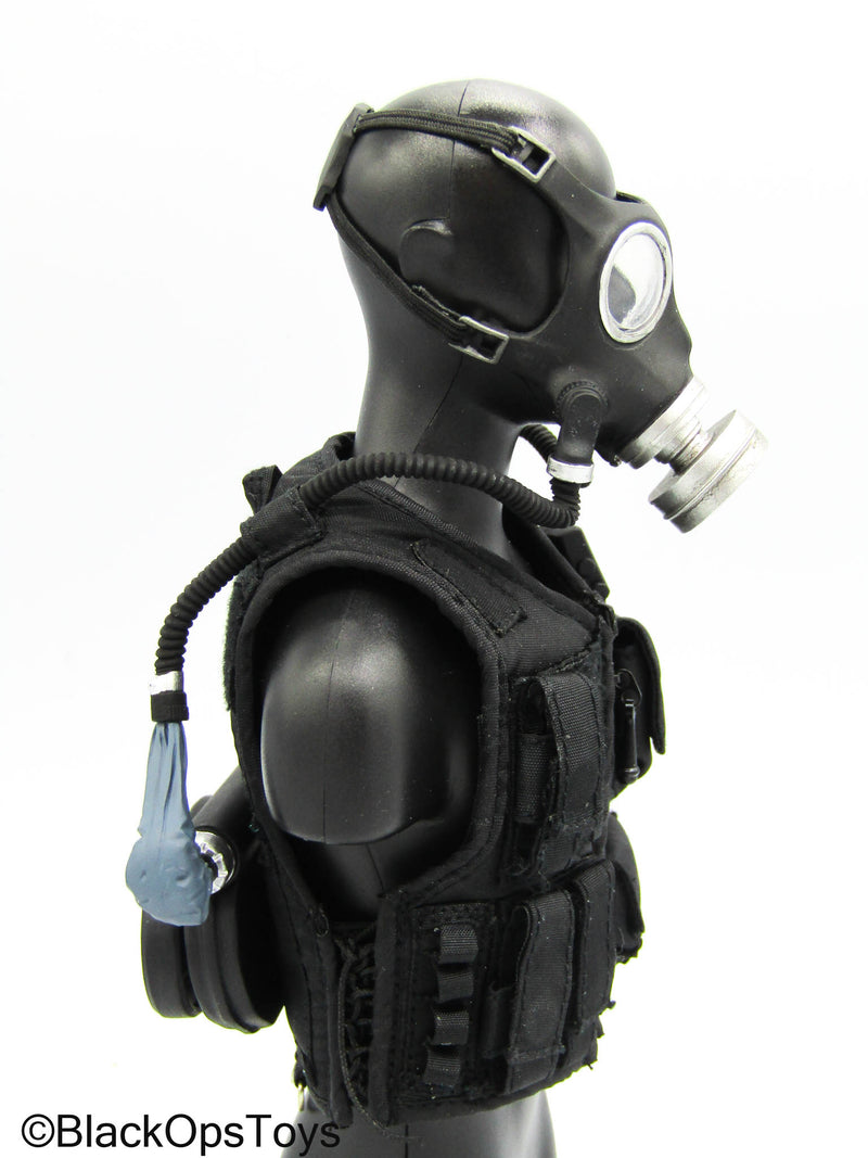Load image into Gallery viewer, Rainbow Six Siege - Smoke - Black Combat Vest w/Gas Mask &amp; Magnetic Pouches
