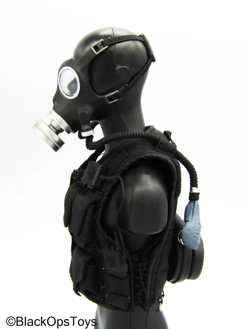 Load image into Gallery viewer, Rainbow Six Siege - Smoke - Black Combat Vest w/Gas Mask &amp; Magnetic Pouches
