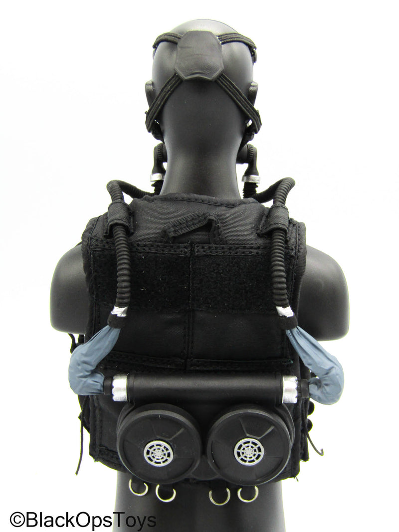 Load image into Gallery viewer, Rainbow Six Siege - Smoke - Black Combat Vest w/Gas Mask &amp; Magnetic Pouches
