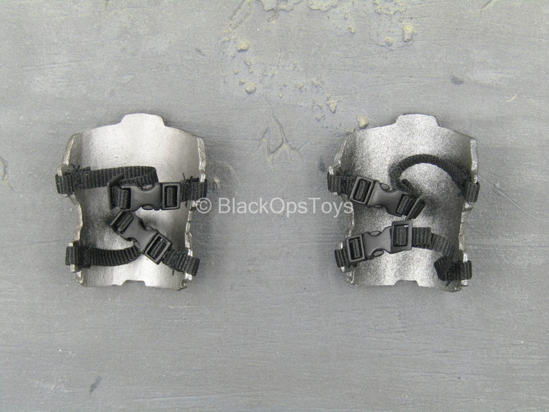 Load image into Gallery viewer, Predators - Noland - Thigh Armor Set
