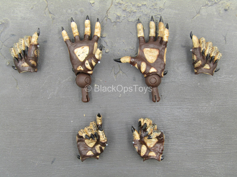 Load image into Gallery viewer, Predator 2 - Elder Predator - Male Yautja Hand Set
