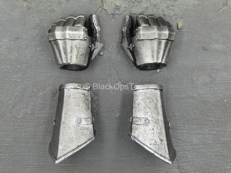 Load image into Gallery viewer, St Johns Knights - Metal Gloved Hands w/Gauntlets
