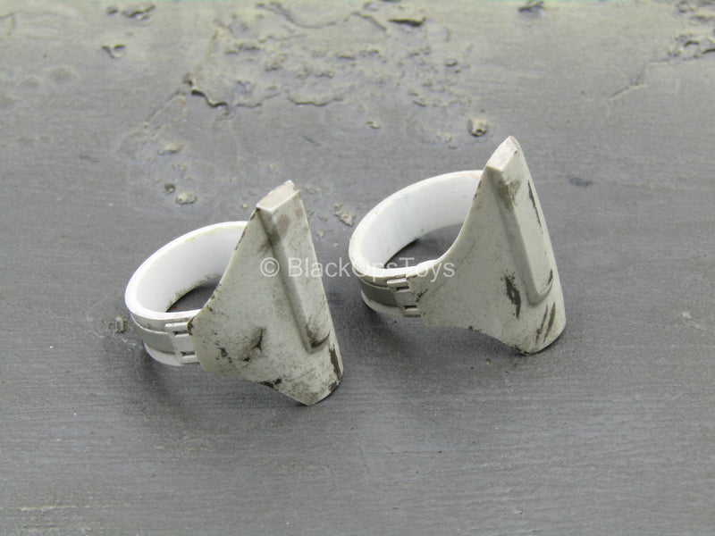 Load image into Gallery viewer, Star Wars - Coruscant Guard - White Weathered Knee Pads
