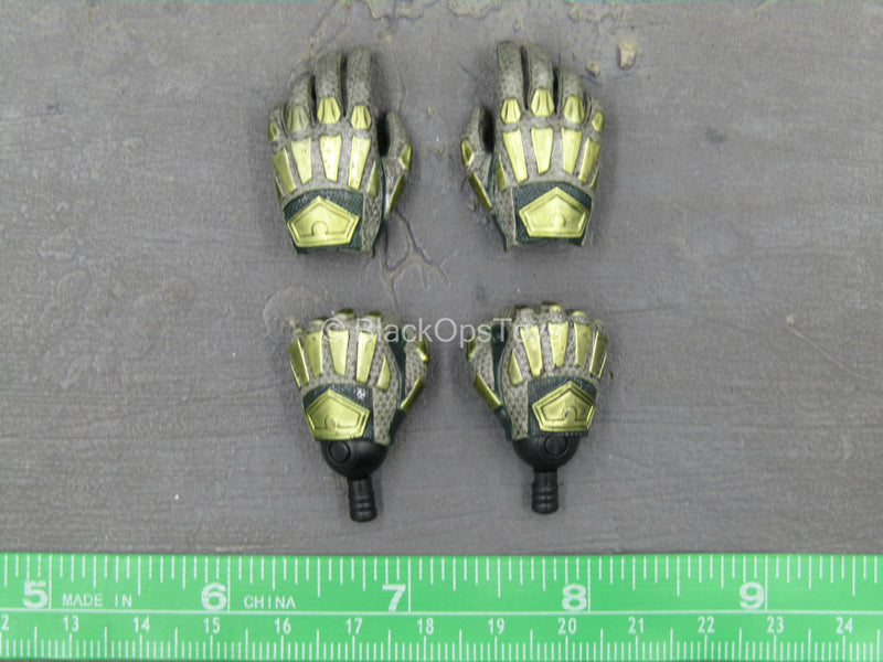 Load image into Gallery viewer, Spider-Man - Mysterio - Male Gloved Hand Set (x4)
