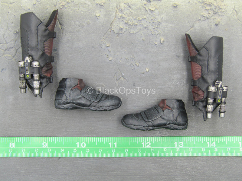 Load image into Gallery viewer, Infinity War - Star Lord - Red &amp; Black Boots (Peg Type)
