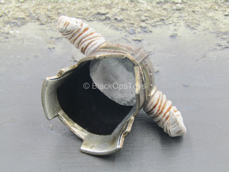 Load image into Gallery viewer, Dragonborn Warrior - Metal Horned Dragonborn Helmet
