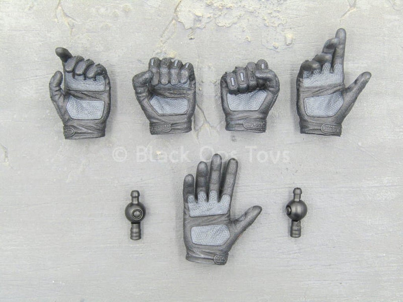 Load image into Gallery viewer, GI JOE - Snake Eyes - Black Gloved Hand Set (x5) Ver. 2

