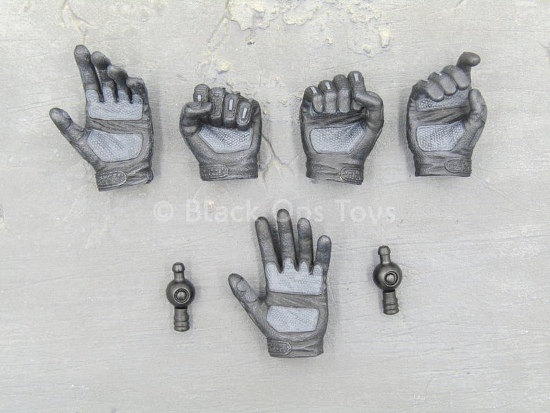 Load image into Gallery viewer, GI JOE - Snake Eyes - Black Gloved Hand Set (x5) Ver. 1
