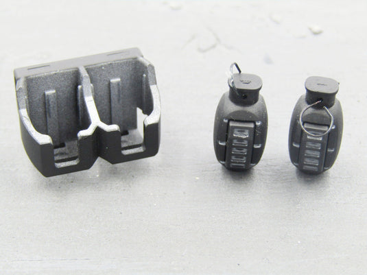 GI JOE - Snake Eyes - Grenade (x2) & Pouch