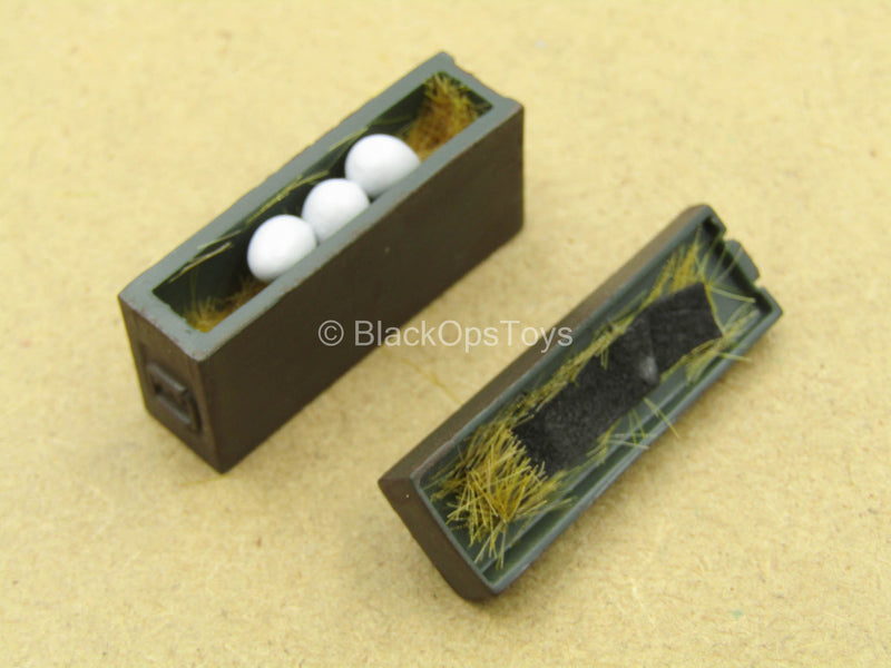 Load image into Gallery viewer, 1/12 - WWII Bean-Gelo - Kahn - Ammunition Box w/Eggs
