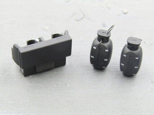 GI JOE - Snake Eyes - Grenade (x2) & Pouch