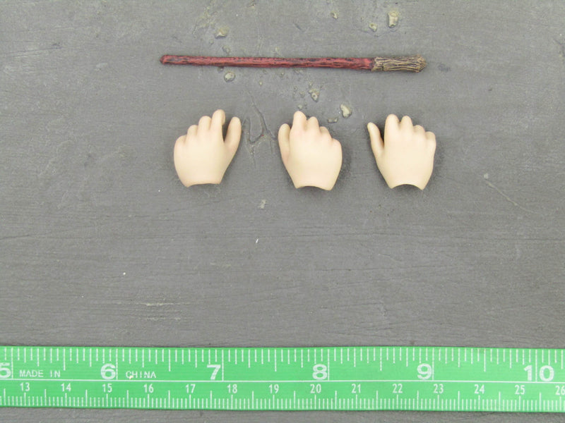 Load image into Gallery viewer, Harry Potter - Ron Weasley - Holding Wand Hand Set w/Wand
