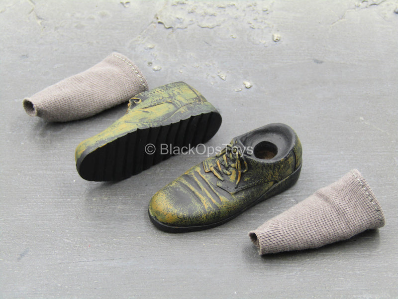 Load image into Gallery viewer, Leon - Weathered Shoes w/Socks
