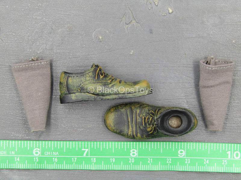 Load image into Gallery viewer, Leon - Weathered Shoes w/Socks

