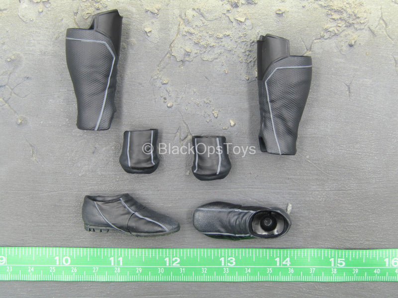 Load image into Gallery viewer, Spiderman Stealth Suit - Black Boots w/Movement (Peg Type)
