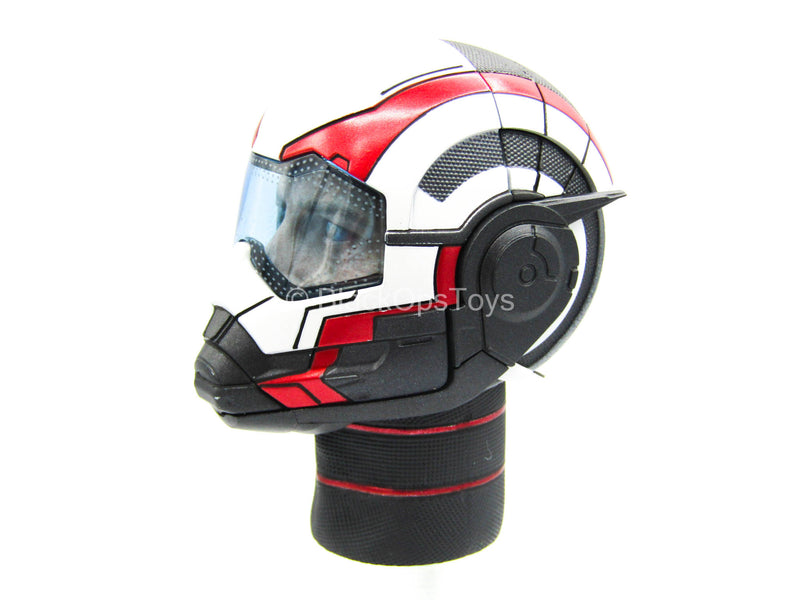 Load image into Gallery viewer, Endgame Tony Stark Team Suit - Light Up Helmeted Head Sculpt w/Neckpeg
