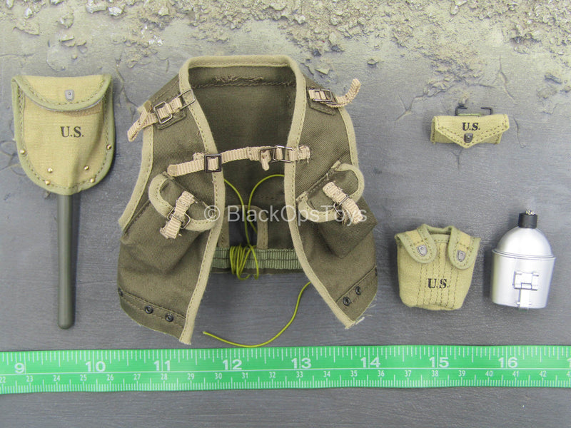 Load image into Gallery viewer, WWII - US Ranger Private Sniper - Ranger Charge Vest w/Gear Set
