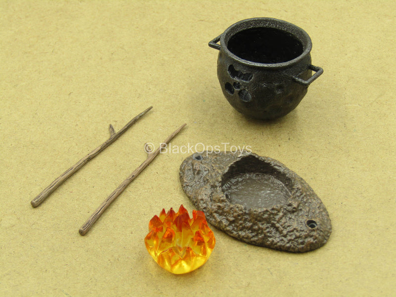 Load image into Gallery viewer, 1/12 - WWII Bean-Gelo - Han - Metal Pot w/Bonfire &amp; Sticks
