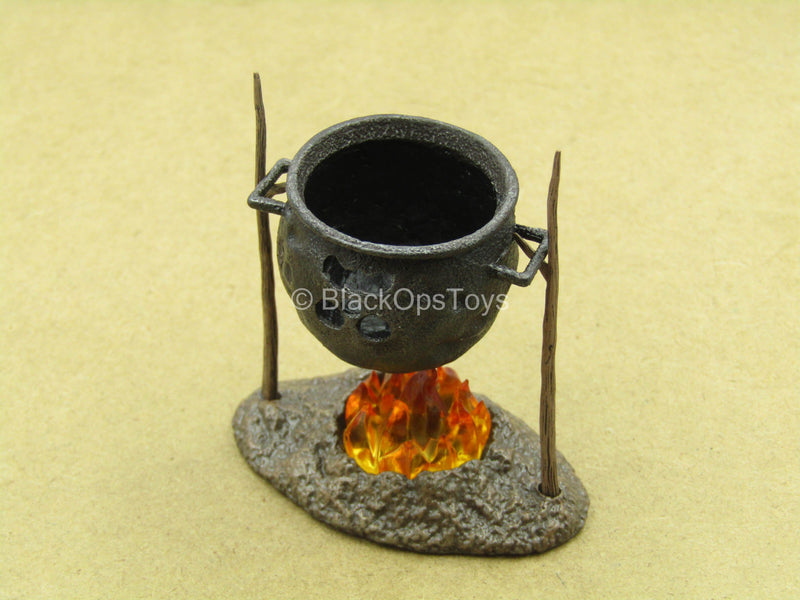 Load image into Gallery viewer, 1/12 - WWII Bean-Gelo - Han - Metal Pot w/Bonfire &amp; Sticks
