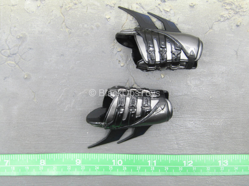 Load image into Gallery viewer, Arkham Knight - Batman Beyond - Black Gauntlets
