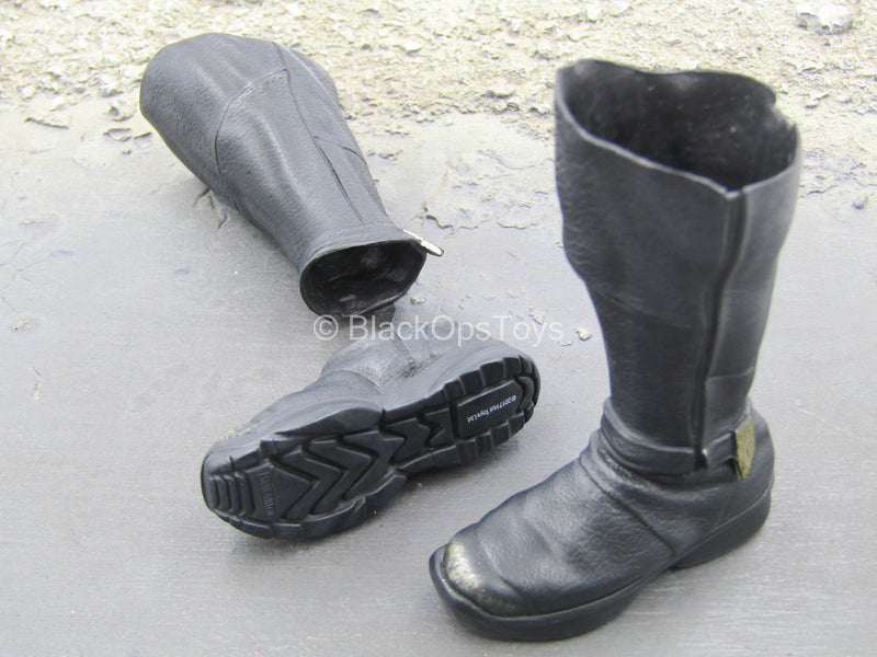 Load image into Gallery viewer, Batman v Superman - Black Boots (Peg Type)
