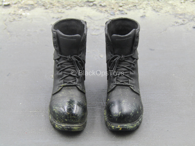 Load image into Gallery viewer, TWD - King Ezekiel - Black Weathered Boots (Peg Type)
