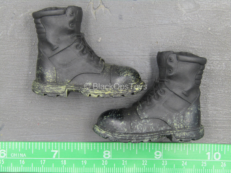 Load image into Gallery viewer, TWD - King Ezekiel - Black Weathered Boots (Peg Type)

