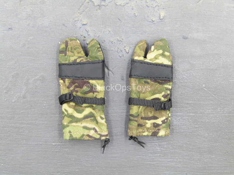 Load image into Gallery viewer, Woodland Camo Mitten Gloves
