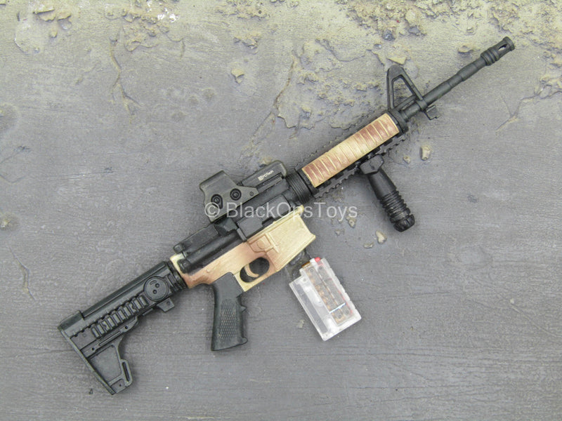 Load image into Gallery viewer, Weapons Collection - Desert Camo M4 Rifle w/Clear Magazine
