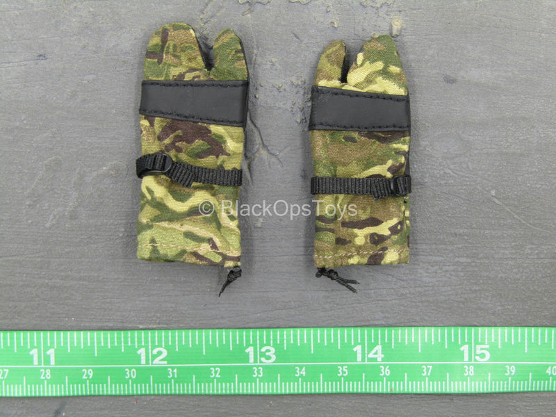 Load image into Gallery viewer, Woodland Camo Mitten Gloves
