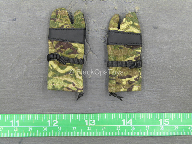 Load image into Gallery viewer, Woodland Camo Mitten Gloves
