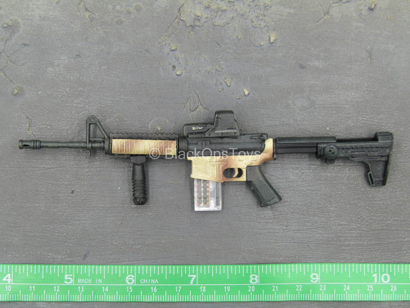 Load image into Gallery viewer, Weapons Collection - Desert Camo M4 Rifle w/Clear Magazine
