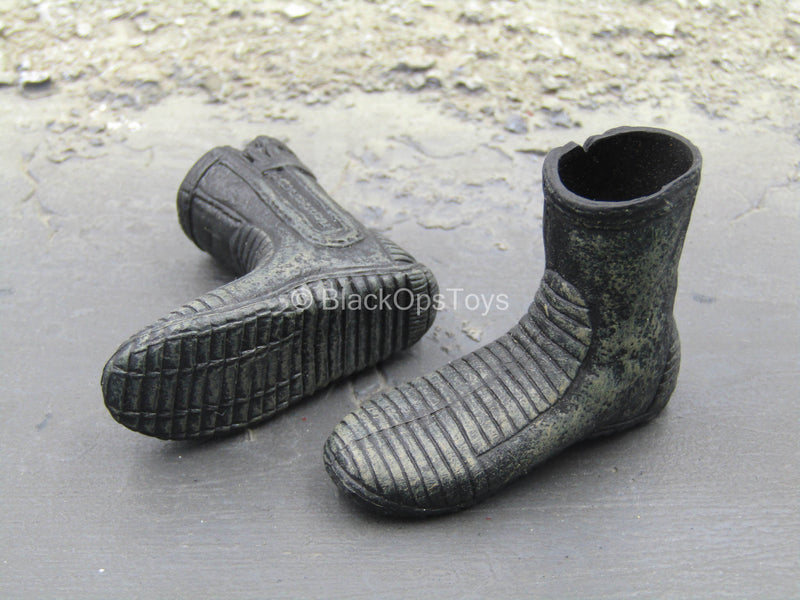 Load image into Gallery viewer, Black Weathered Diving Boots (Peg Type w/Pegs)
