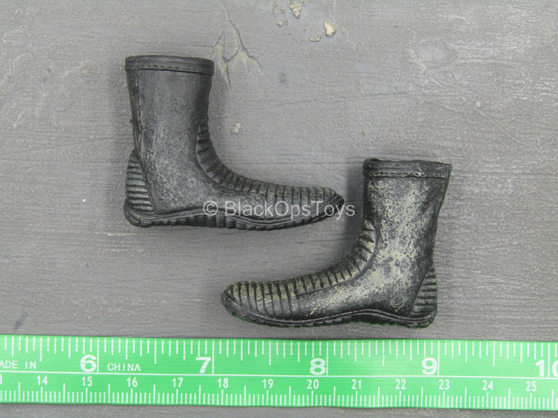 Load image into Gallery viewer, Black Weathered Diving Boots (Peg Type w/Pegs)

