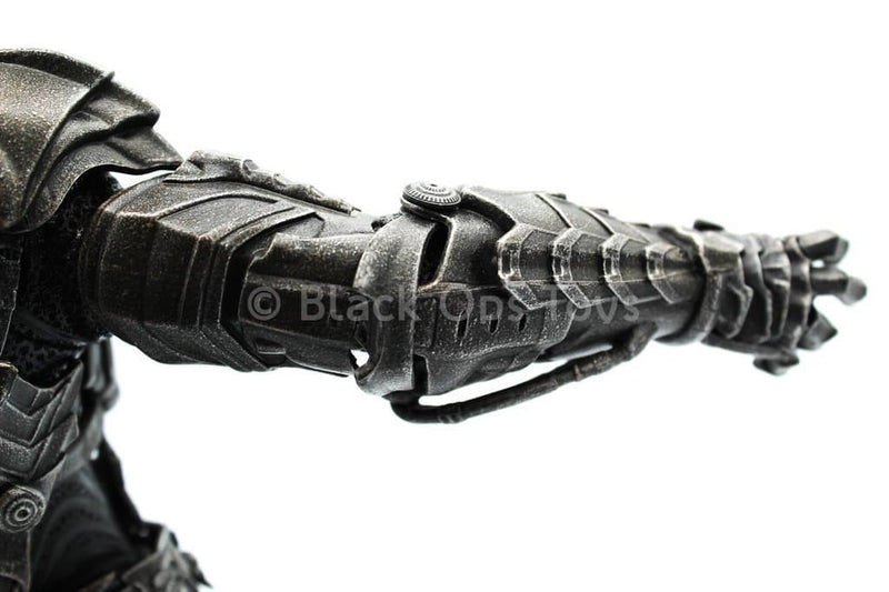 Load image into Gallery viewer, General Zod - Upper Arm Armor Set
