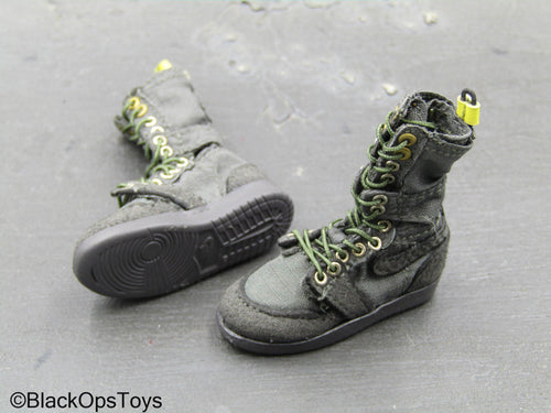 Grey Female Combat Boots (Foot Type)