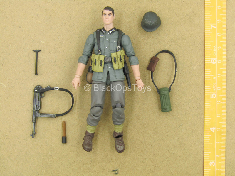 Load image into Gallery viewer, 1/18 - WWII - Wehrmacht Figure Type 4
