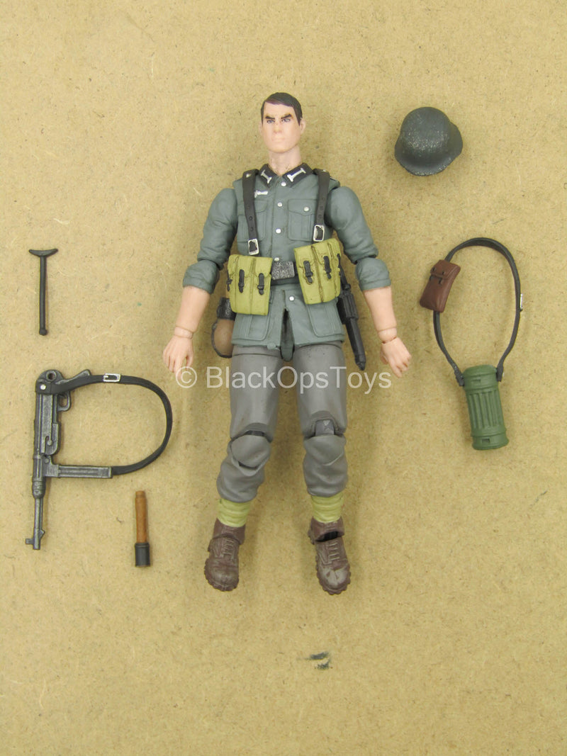 Load image into Gallery viewer, 1/18 - WWII - Wehrmacht Figure Type 4
