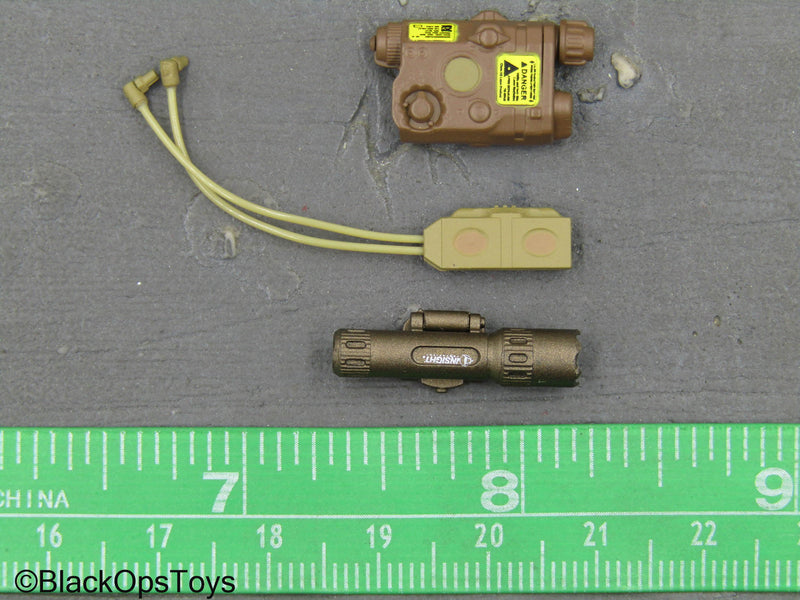 Load image into Gallery viewer, Special Forces - Brown PEQ w/Tan Pressure Switch &amp; Bronze Tac Light
