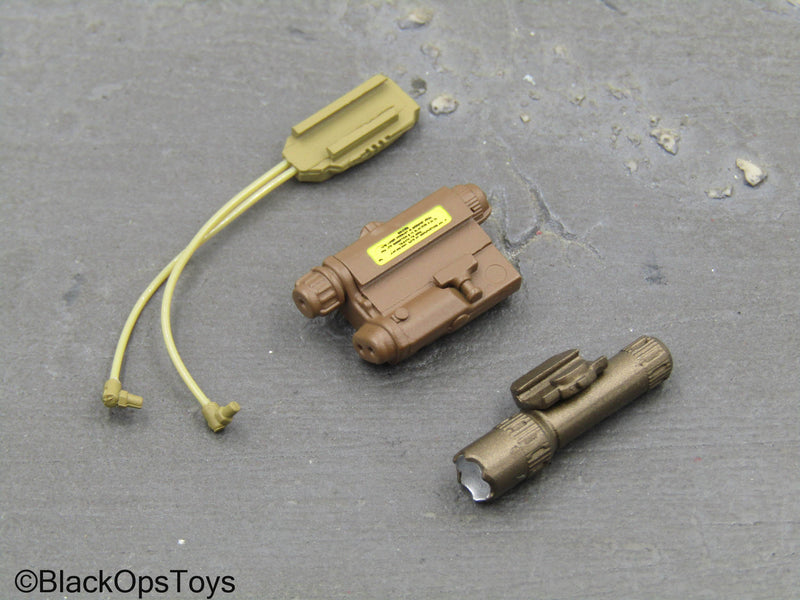Load image into Gallery viewer, Special Forces - Brown PEQ w/Tan Pressure Switch &amp; Bronze Tac Light
