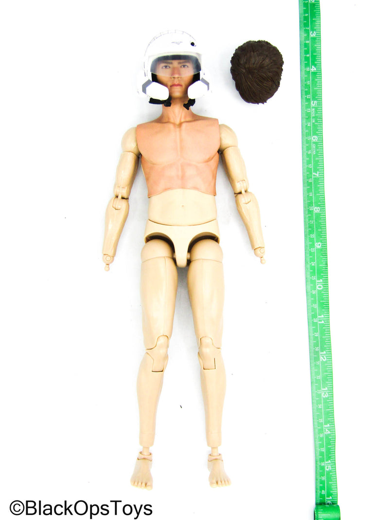 Load image into Gallery viewer, Ultraman - Successor of Light - Male Body &amp; Head Sculpt w/Helmet
