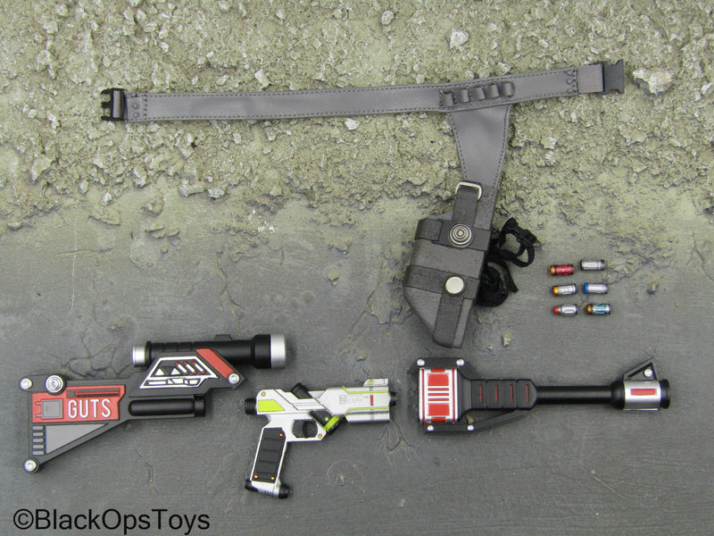 Load image into Gallery viewer, Ultraman - Successor of Light - Hyper Gun w/Leather-Like Belt Holster

