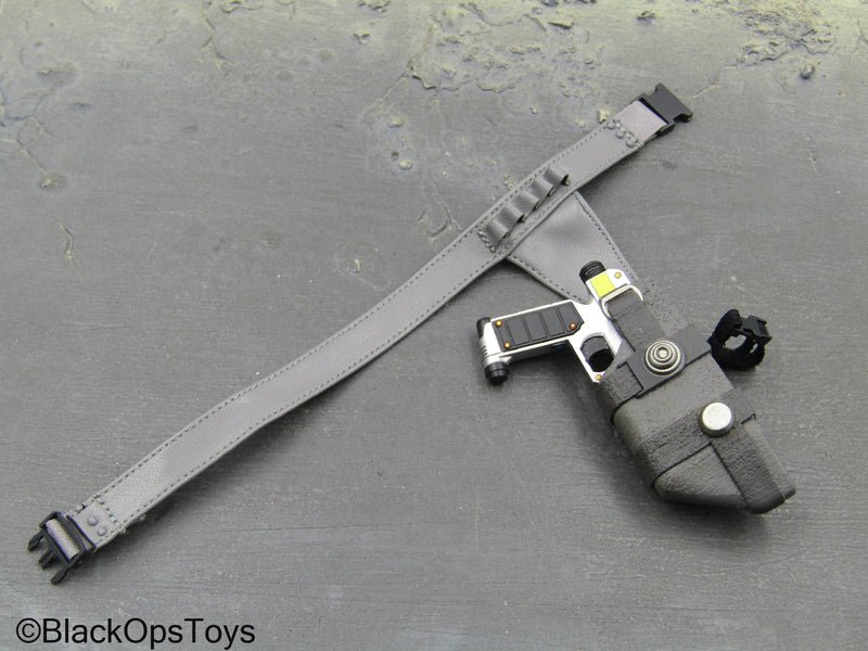 Load image into Gallery viewer, Ultraman - Successor of Light - Hyper Gun w/Leather-Like Belt Holster
