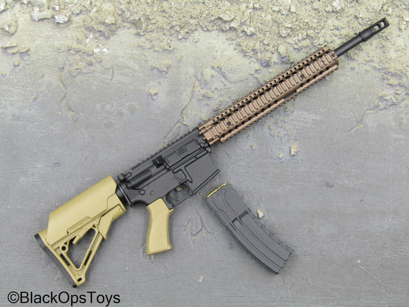 Load image into Gallery viewer, Special Forces - Black &amp; Tan M4 Assault Rifle w/60 Round Mag

