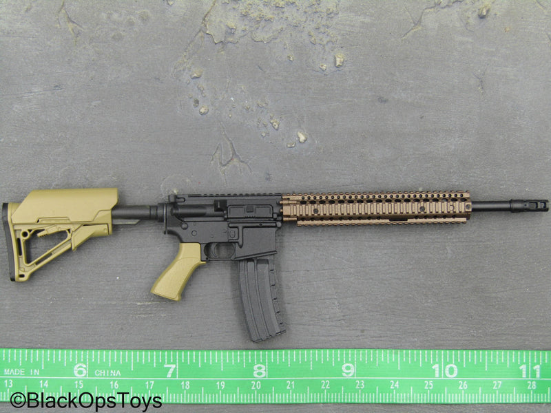 Load image into Gallery viewer, Special Forces - Black &amp; Tan M4 Assault Rifle w/60 Round Mag
