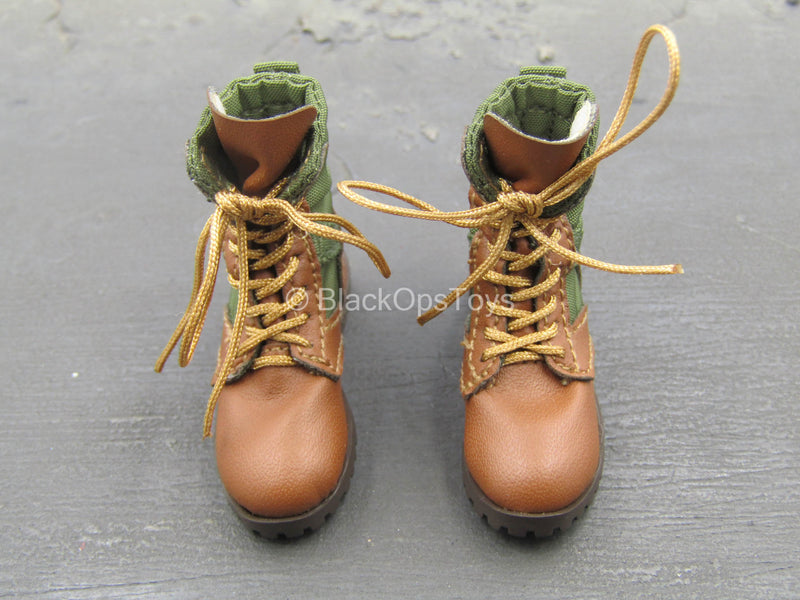 Load image into Gallery viewer, Russian Battle Angel - Female Green &amp; Brown Boots (Peg Type)
